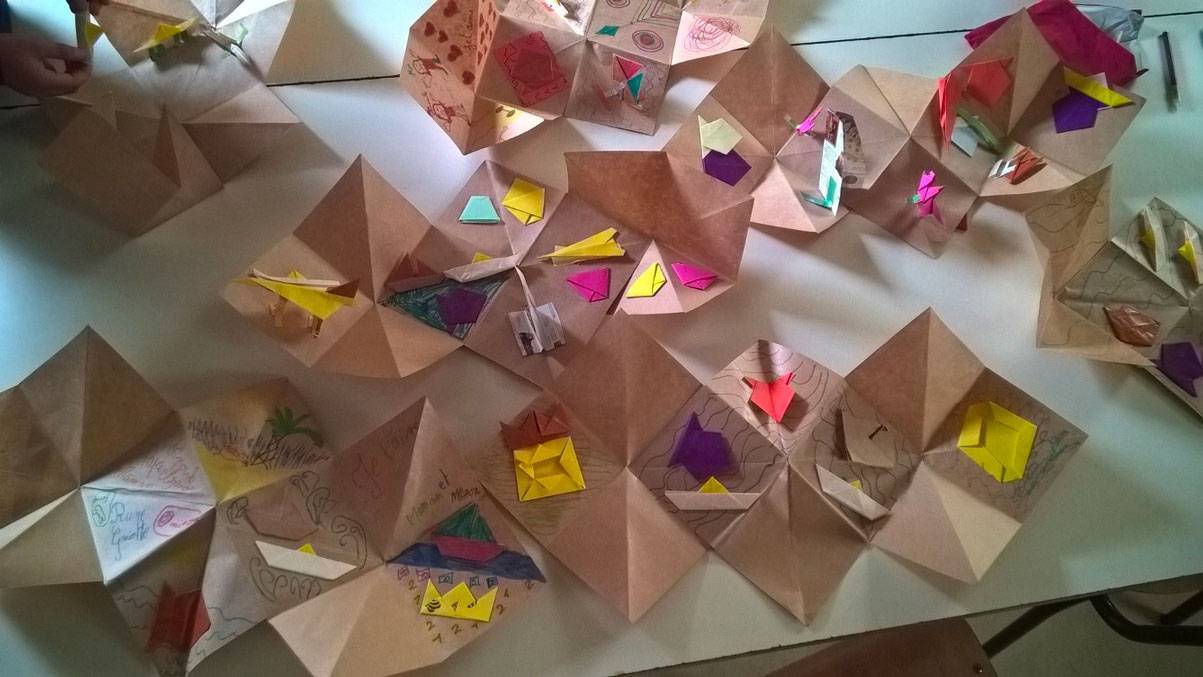 ATELIER LECTURE CONTEE PETITE FEUILLE REVE fabrication de livre pas à pas en origami à l'aide d'un pliage de page infini