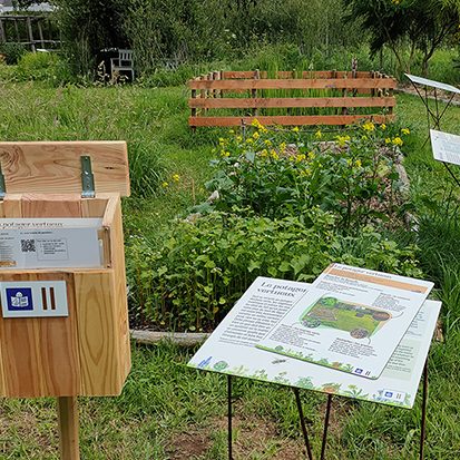 Présentation de l'entrée dans la partie 5. Il s'y trouve une boîte avec l'ensemble des panneaux FALC. La photo montre un panneau FALC sur le panneau initial
