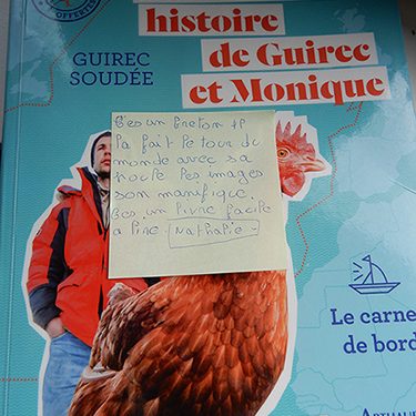 livre avec un commentaire d'un des participants