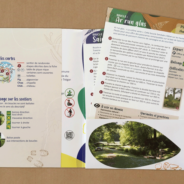 Chemin plestinais de randonnées – la chemise englobe l’ensemble des fiches. Un glossaire a été intégré pour expliquer certains mots comme « cheminer » qui peut aussi être mal compris par des personnes étrangères.