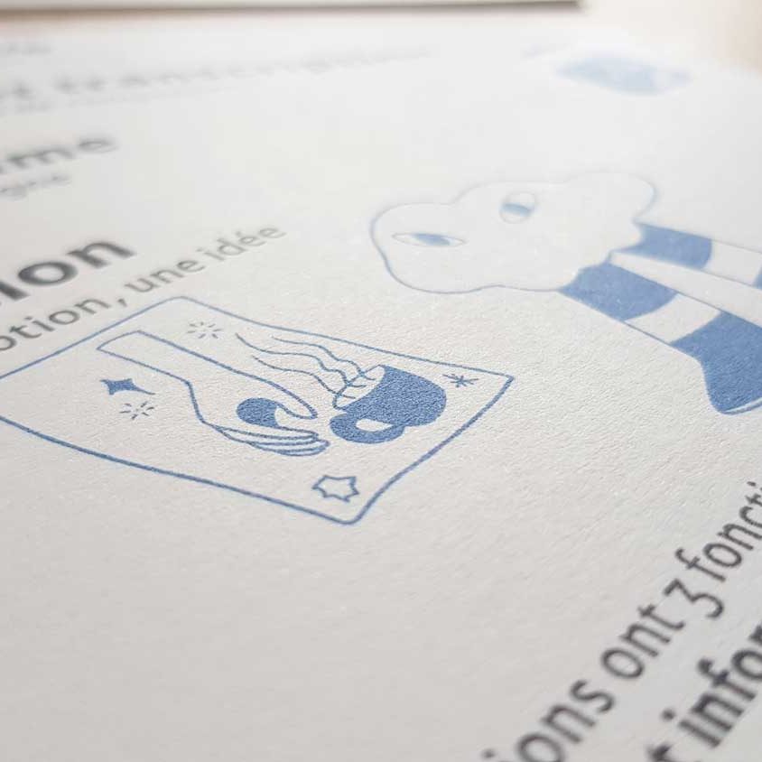 Photographie d'une carte du kit accès graphique.