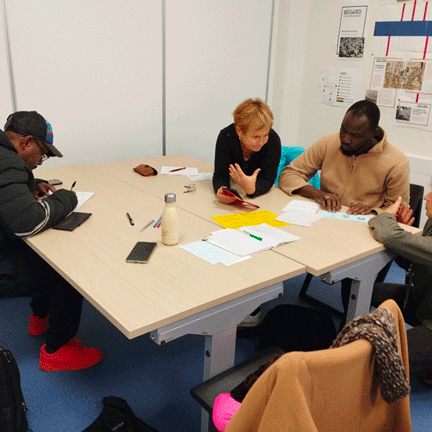 Bear solidarité bénévole et migrant temps de travail collectif toutes et tous ensemble