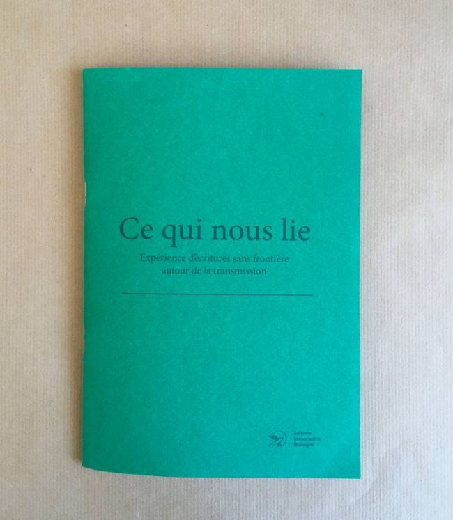 Ce qui nous lie, petite édition composée de texte écrit par l'auteur Gilles Larher à partir d'échange avec plusieurs personnes migrantes.