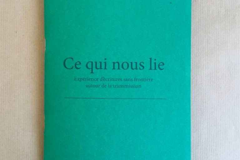 Ce qui nous lie, petite édition composée de texte écrit par l'auteur Gilles Larher à partir d'échange avec plusieurs personnes migrantes.