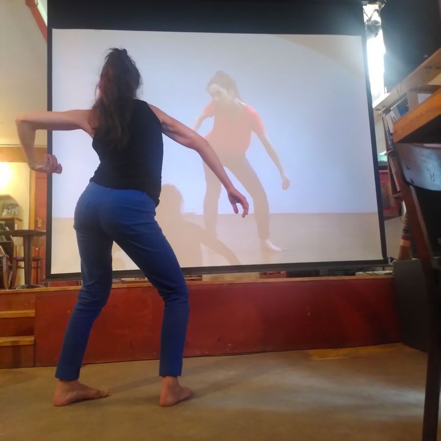 Corps bavards première représentation les 18 et 19 juillet au café Théodore - scène du miroire