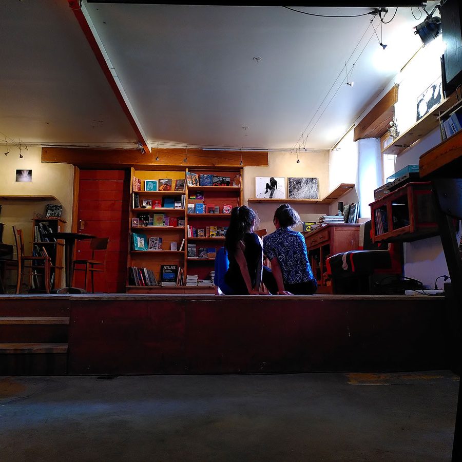 Corps bavards première représentation les 18 et 19 juillet au café Théodore - scène à deux Pauline et Céline