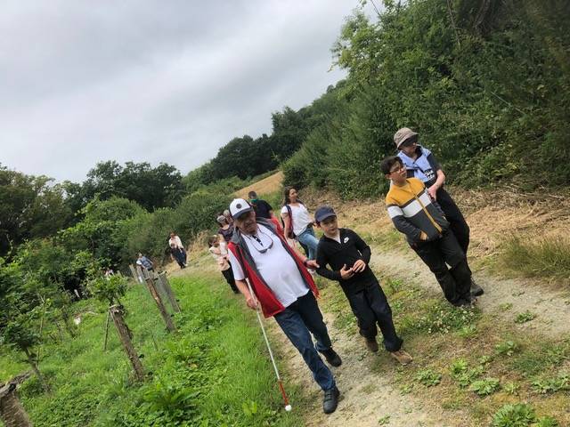 Lanleya, travail sur la description d'un parcours entre l'école et la forêt, à l'aveugle fait par les enfants de l'école